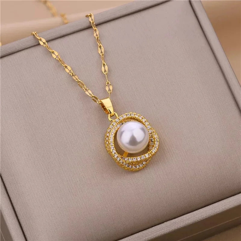 Collier pendentif perle doré