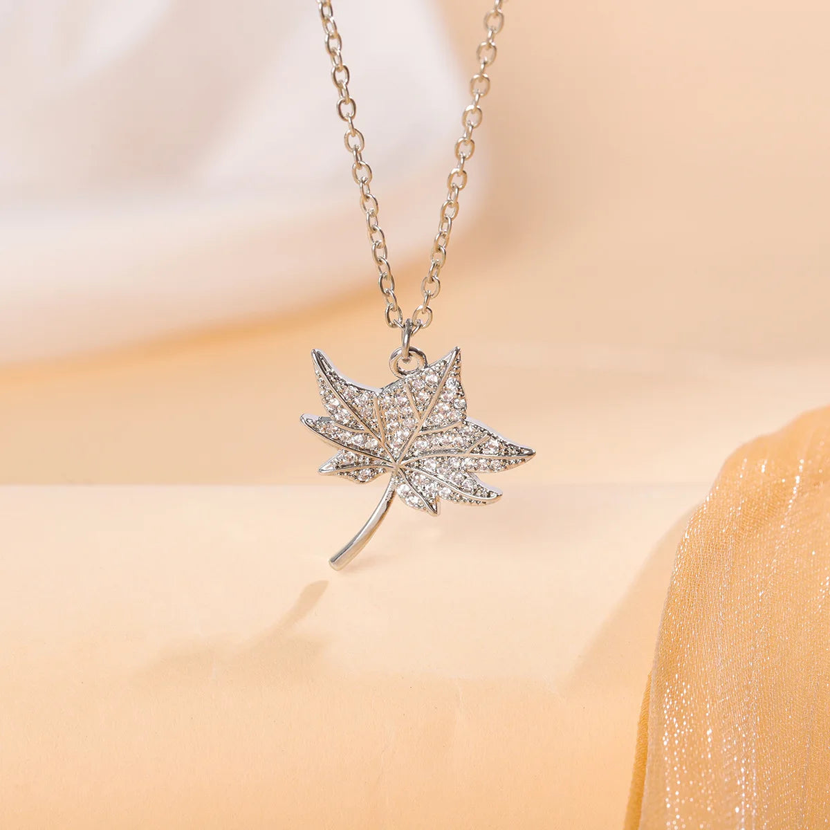 Fashion Temperament Crystal Maple Leaf 925 Sterling Silve Exquisite Pendant Necklaces XL287