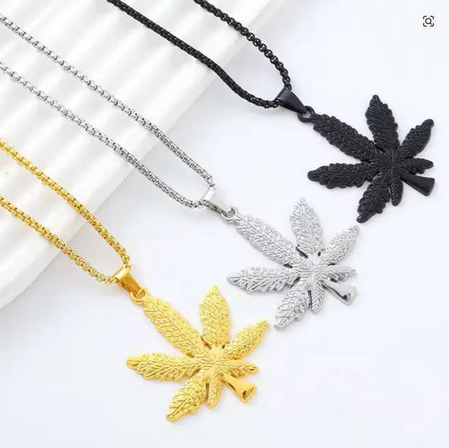 New Maple Leaf Pendant Necklace For Women Punk Style Men Necklace Stainless Steel Sweater Chain Fashion Jewelry Accessories Gift