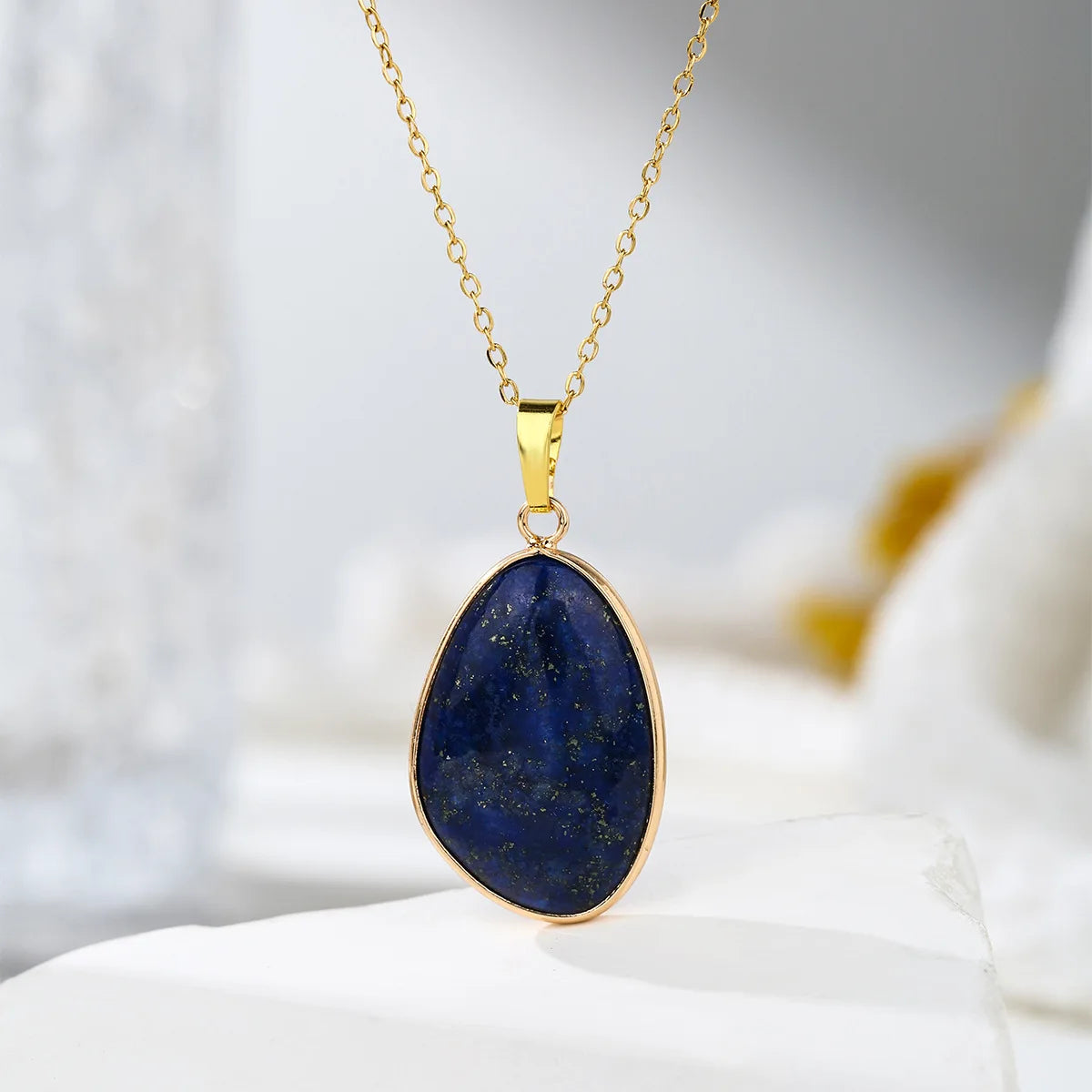 Collier pierre naturelle doré