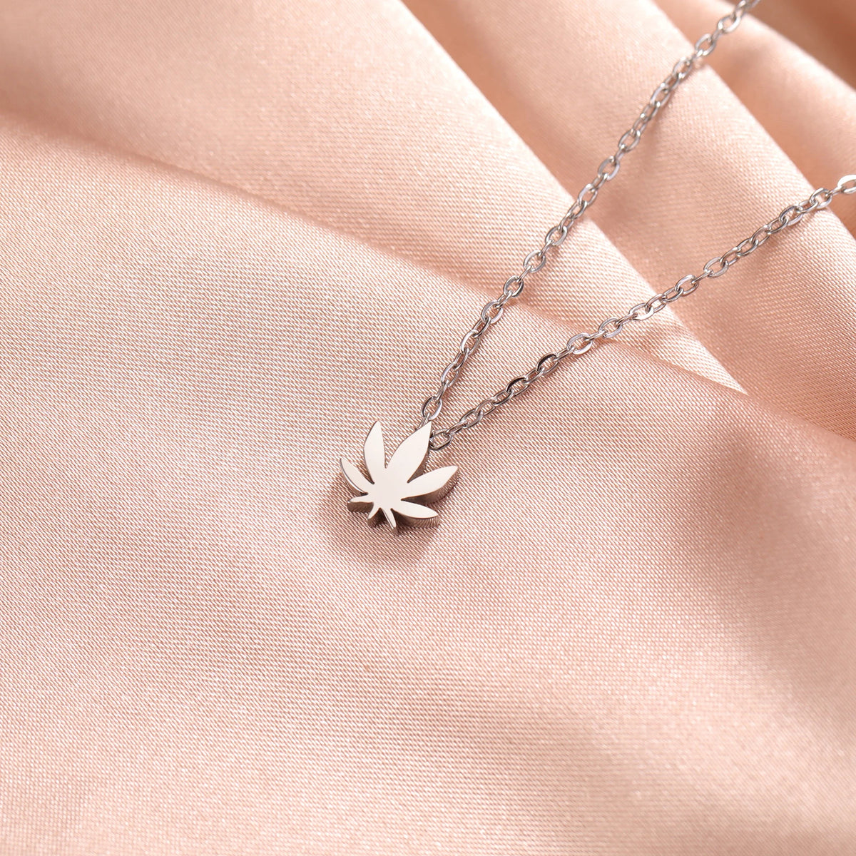 HIPEE Fashion Women's Collarbone Chain Maple Leaf Pendant Necklace Stainless Steel Choker Neck Chain Necklaces Female Jewelry