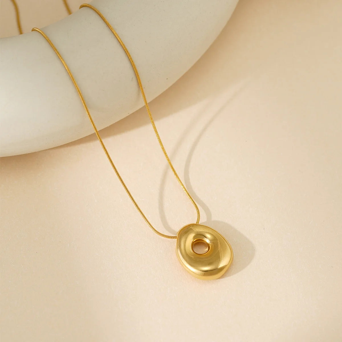 Collier lettre bubble personnalisée doré