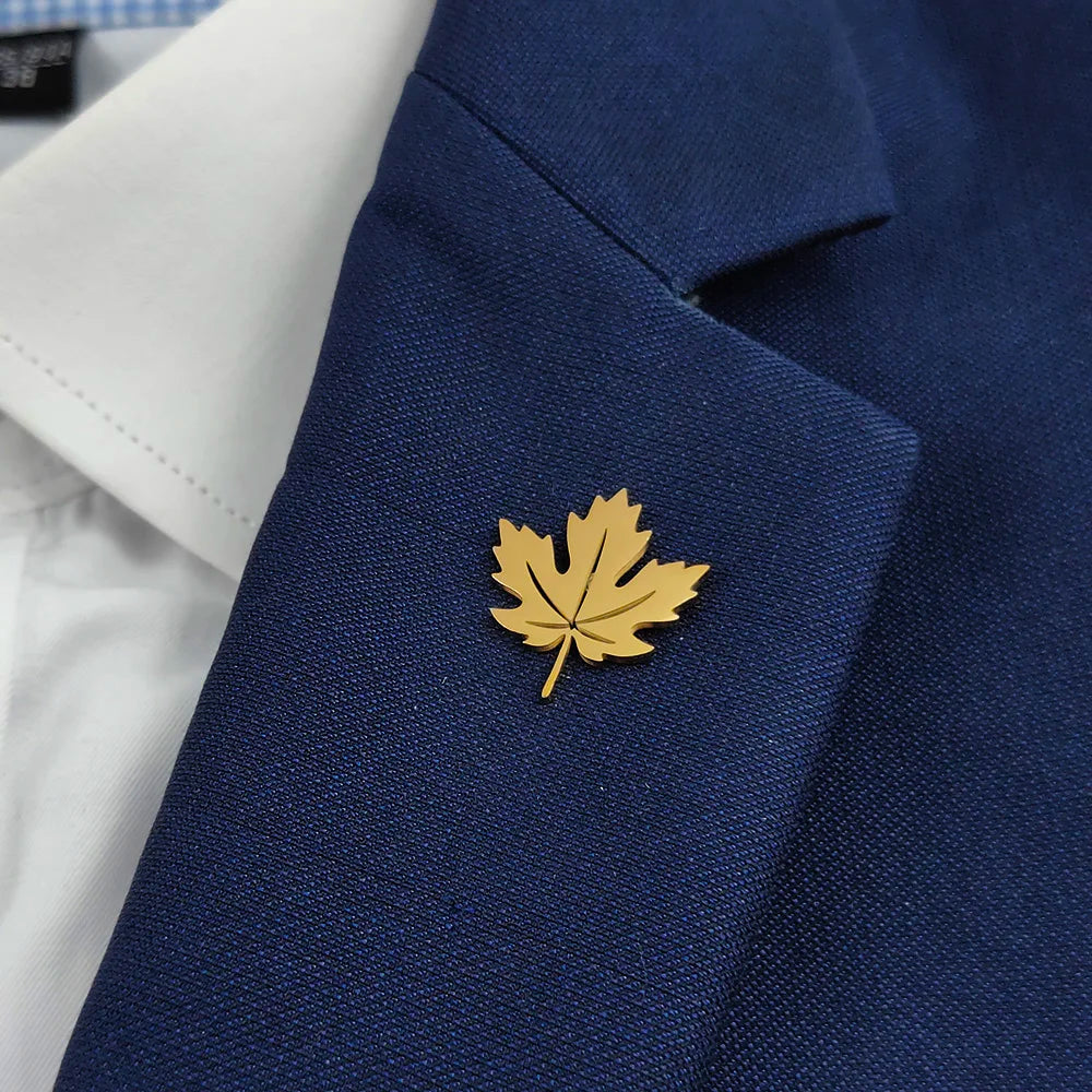 New Maple Leaf Men's Lapel Pin, 316L Stainless Steel Gold-Plated Badge, Black Brooch for Suit Accessories, Gift for Father
