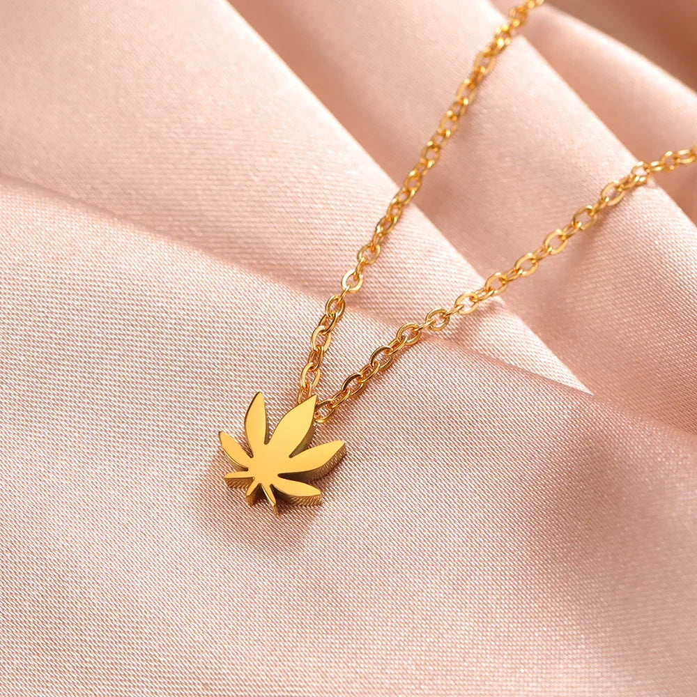 Women's Maple Leaf Pendant Necklace Stainless Steel Fashion Summer Clavicle Chain Commemorative Day Jewelry Gift New Style