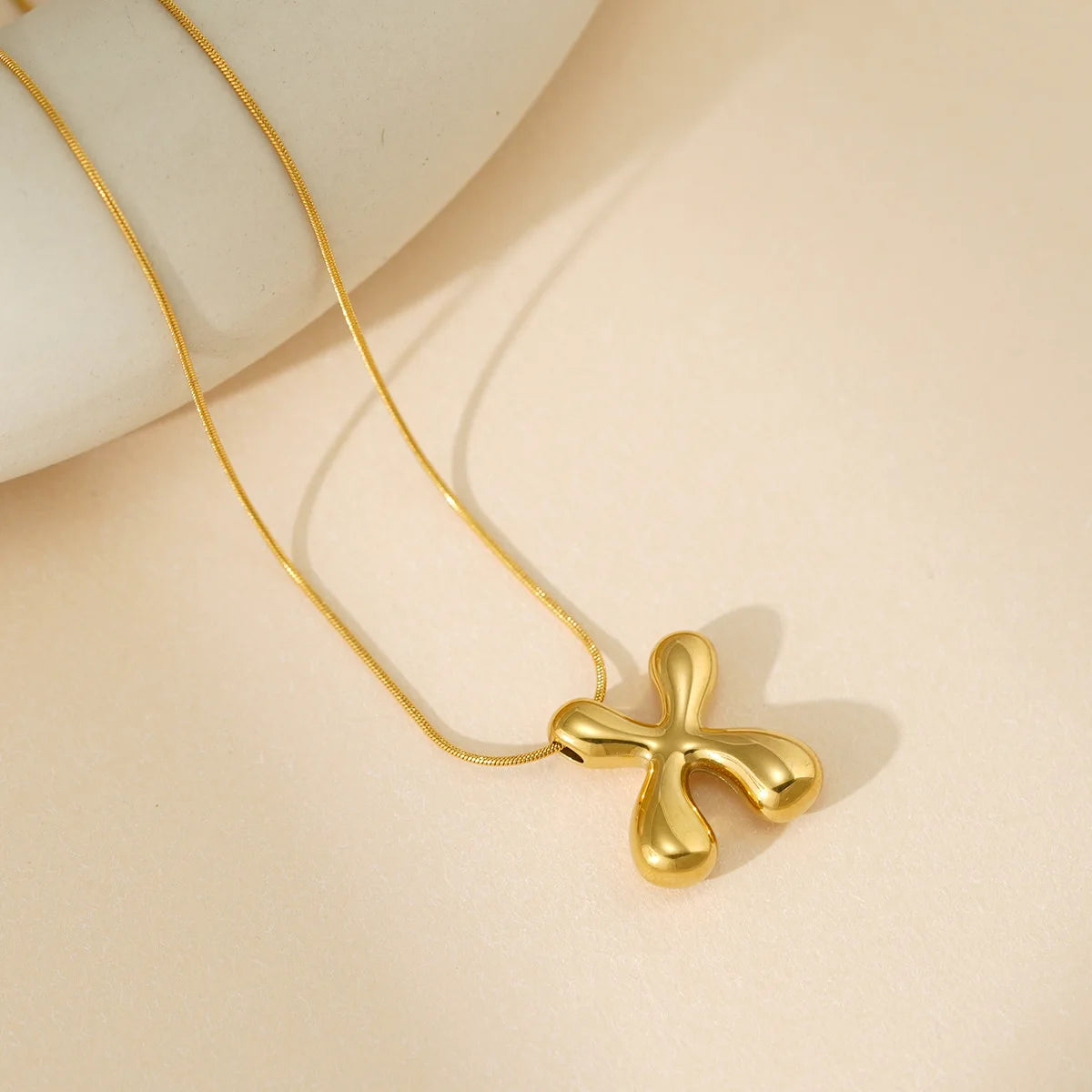 Collier lettre bubble personnalisée doré