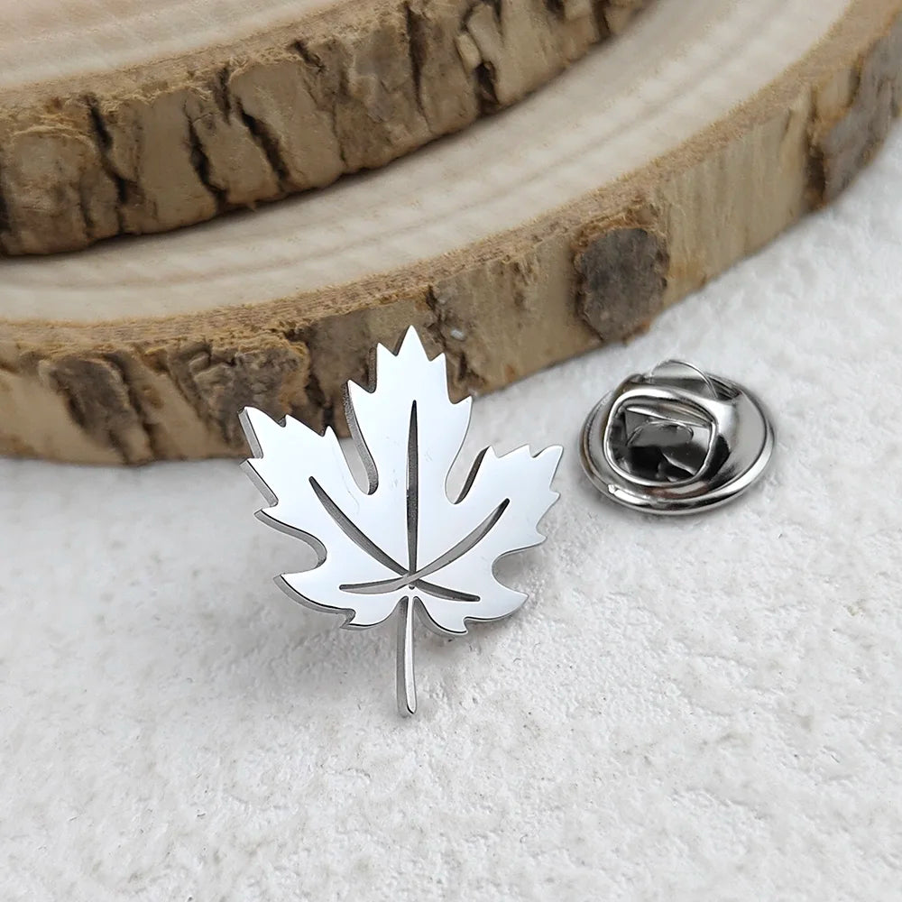 New Maple Leaf Men's Lapel Pin, 316L Stainless Steel Gold-Plated Badge, Black Brooch for Suit Accessories, Gift for Father
