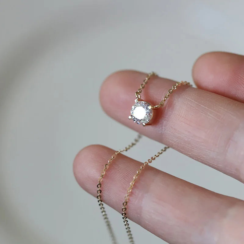 Collier pendentif zircon solitaire doré