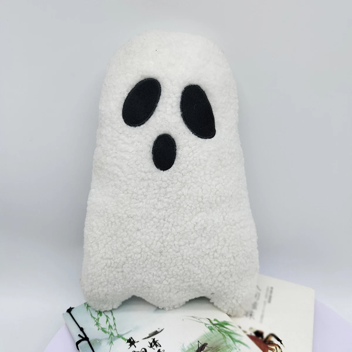 Coussin peluche fantôme Halloween – Doux et câlin