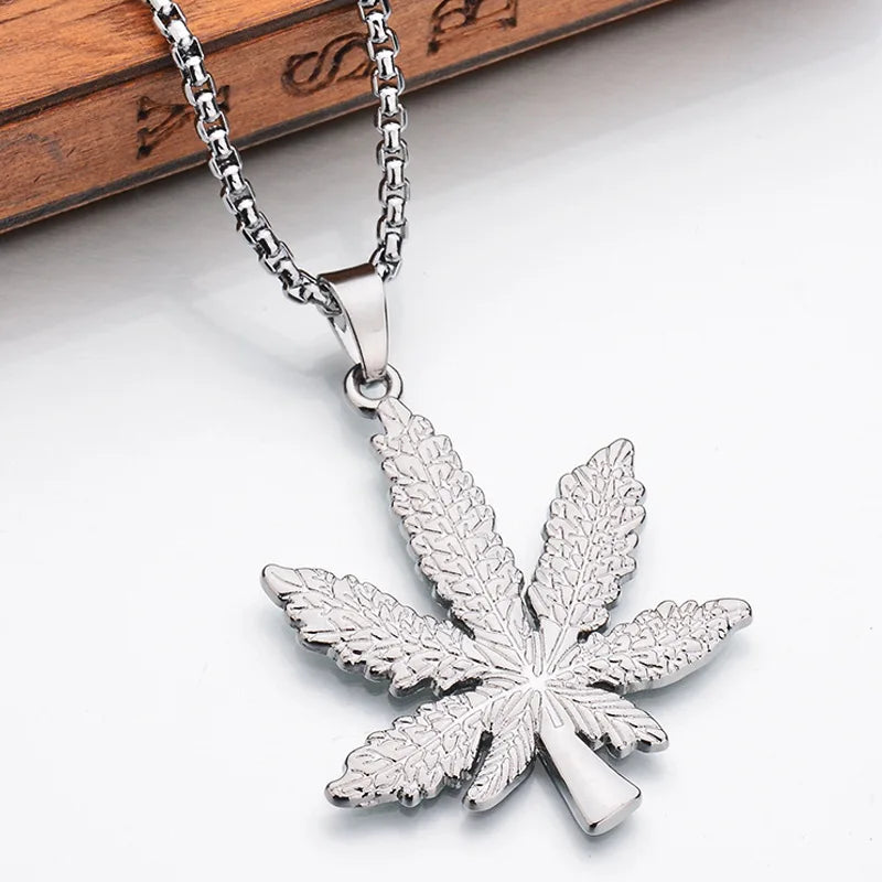 New Maple Leaf Pendant Necklace For Women Punk Style Men Necklace Stainless Steel Sweater Chain Fashion Jewelry Accessories Gift