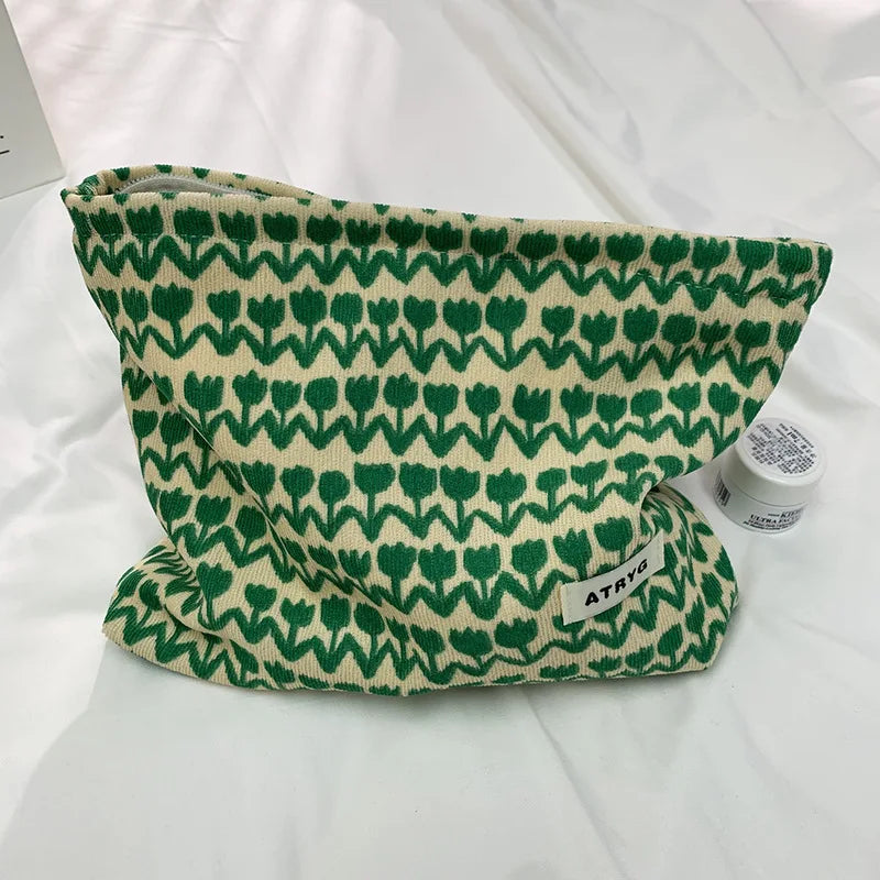 Trousse cosmétique aux motifs de feuilles exotiques pour l'automne