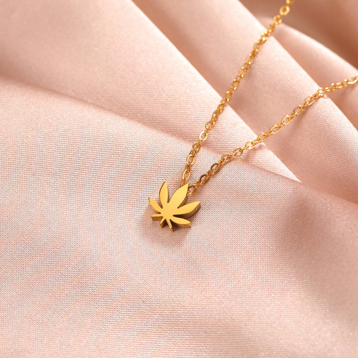 HIPEE Fashion Women's Collarbone Chain Maple Leaf Pendant Necklace Stainless Steel Choker Neck Chain Necklaces Female Jewelry