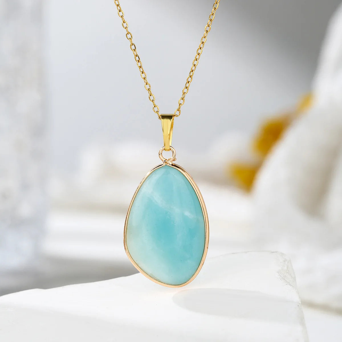 Collier pierre naturelle doré