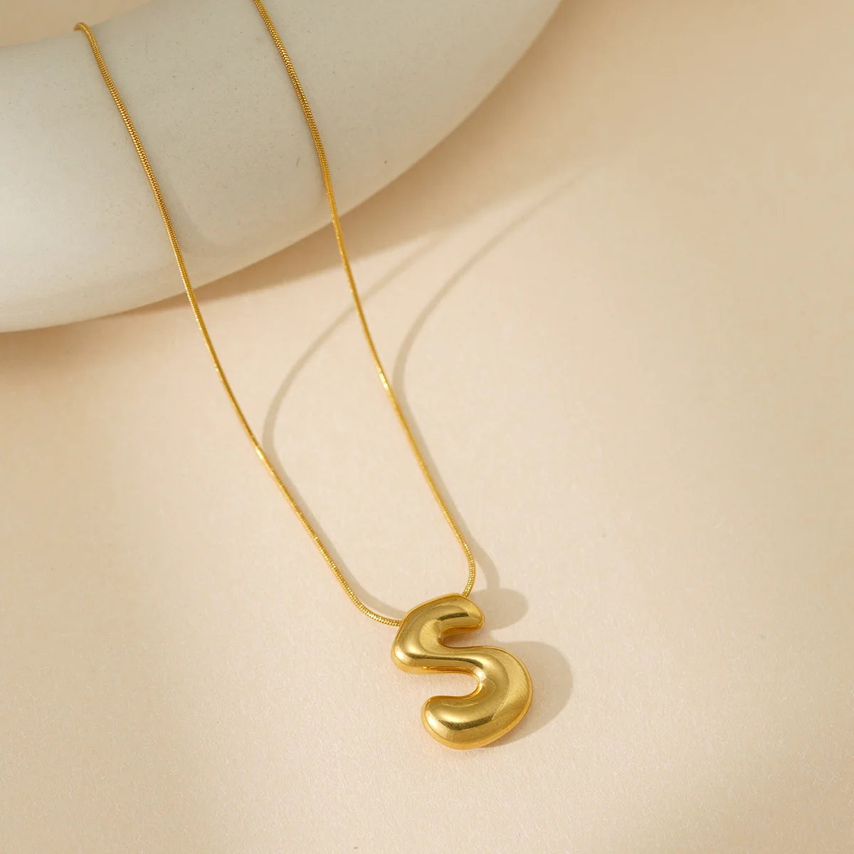 Collier lettre bubble personnalisée doré