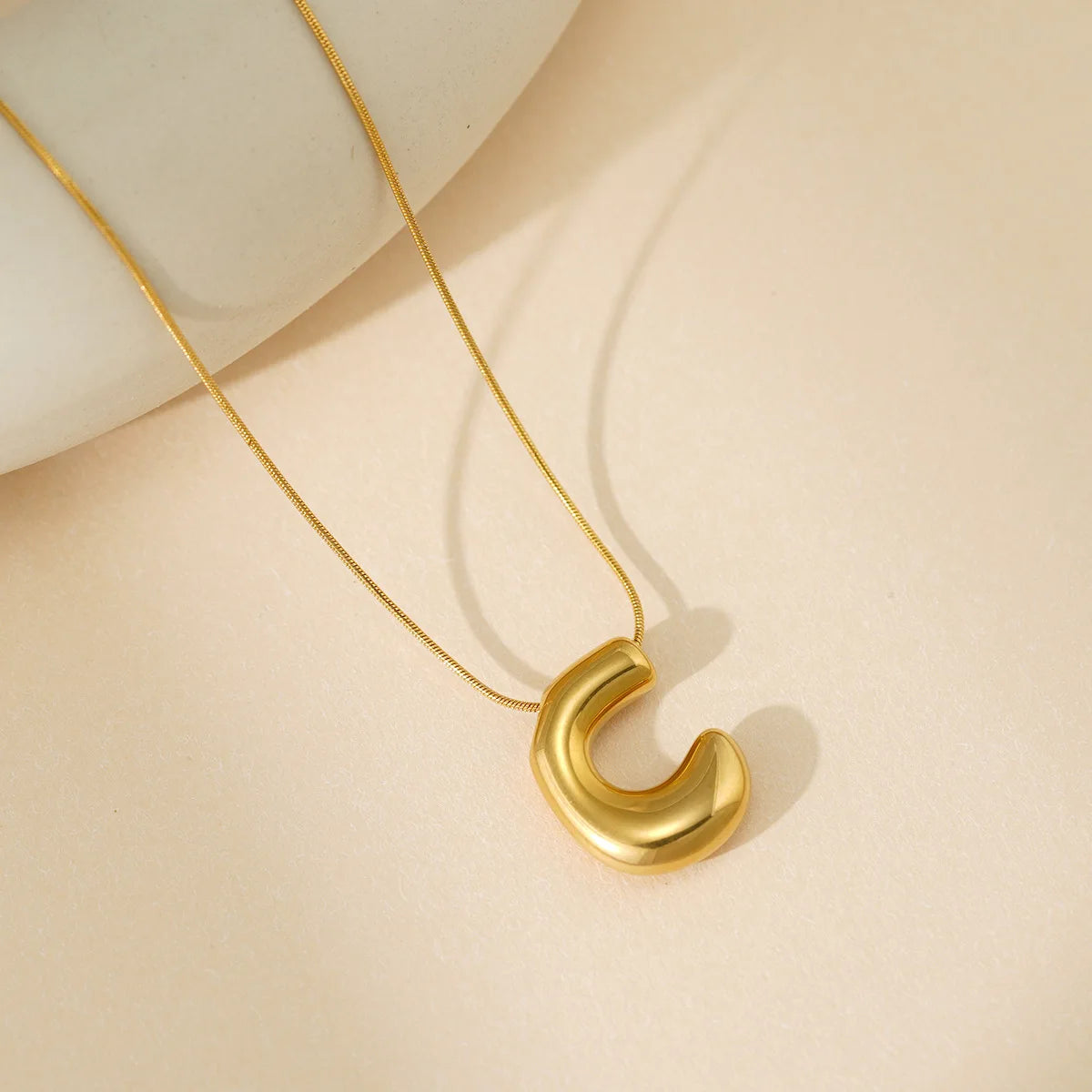 Collier lettre bubble personnalisée doré