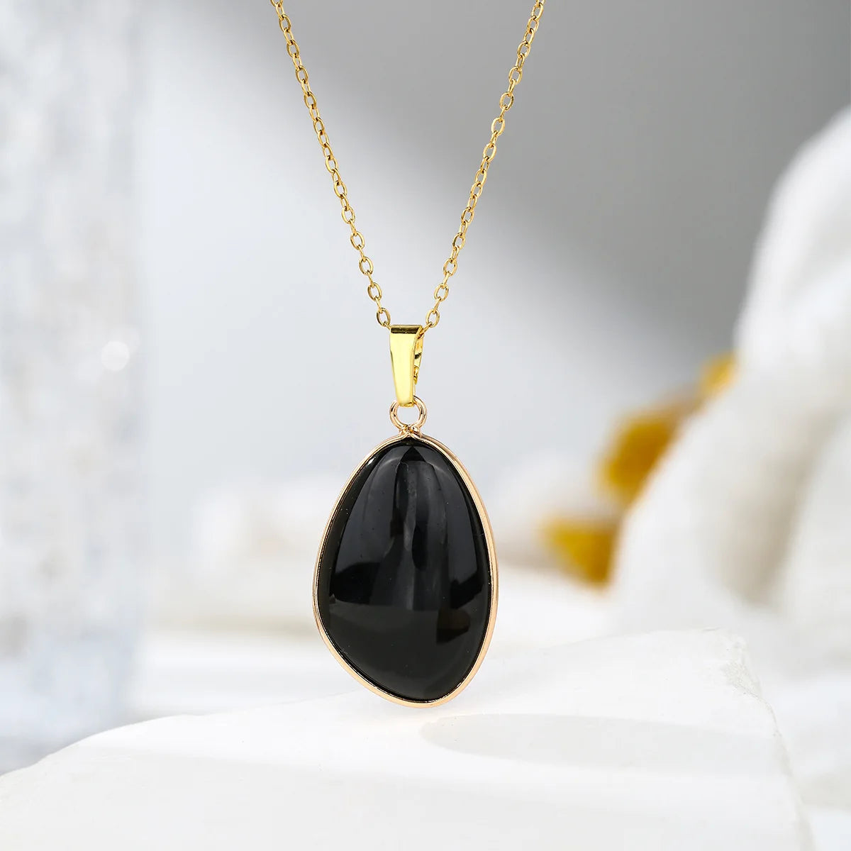 Collier pierre naturelle doré