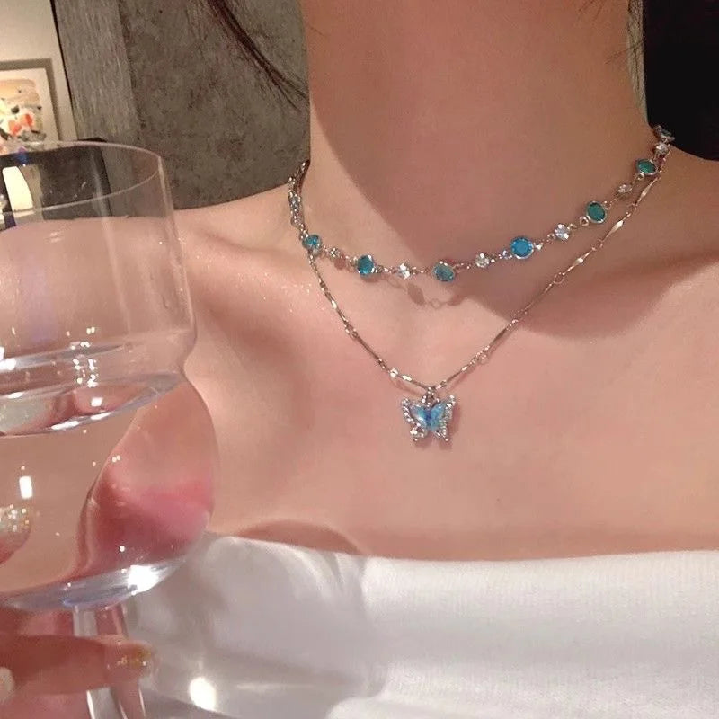Collier papillon pompon cristal doré