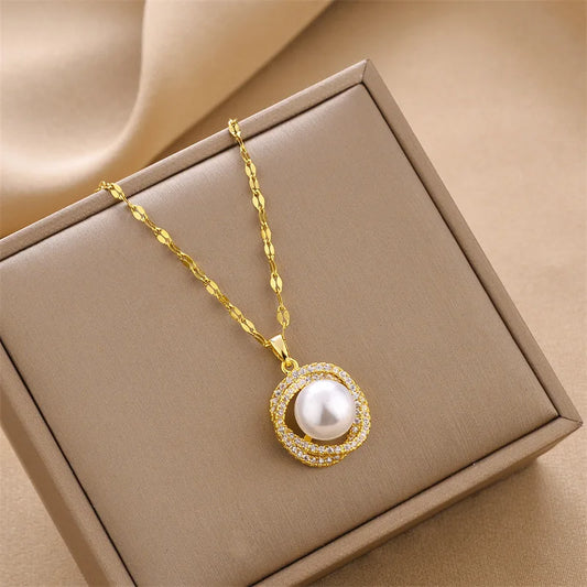 Collier pendentif perle doré