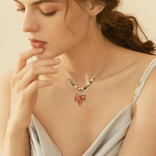 Collier fin feuille d'érable strass