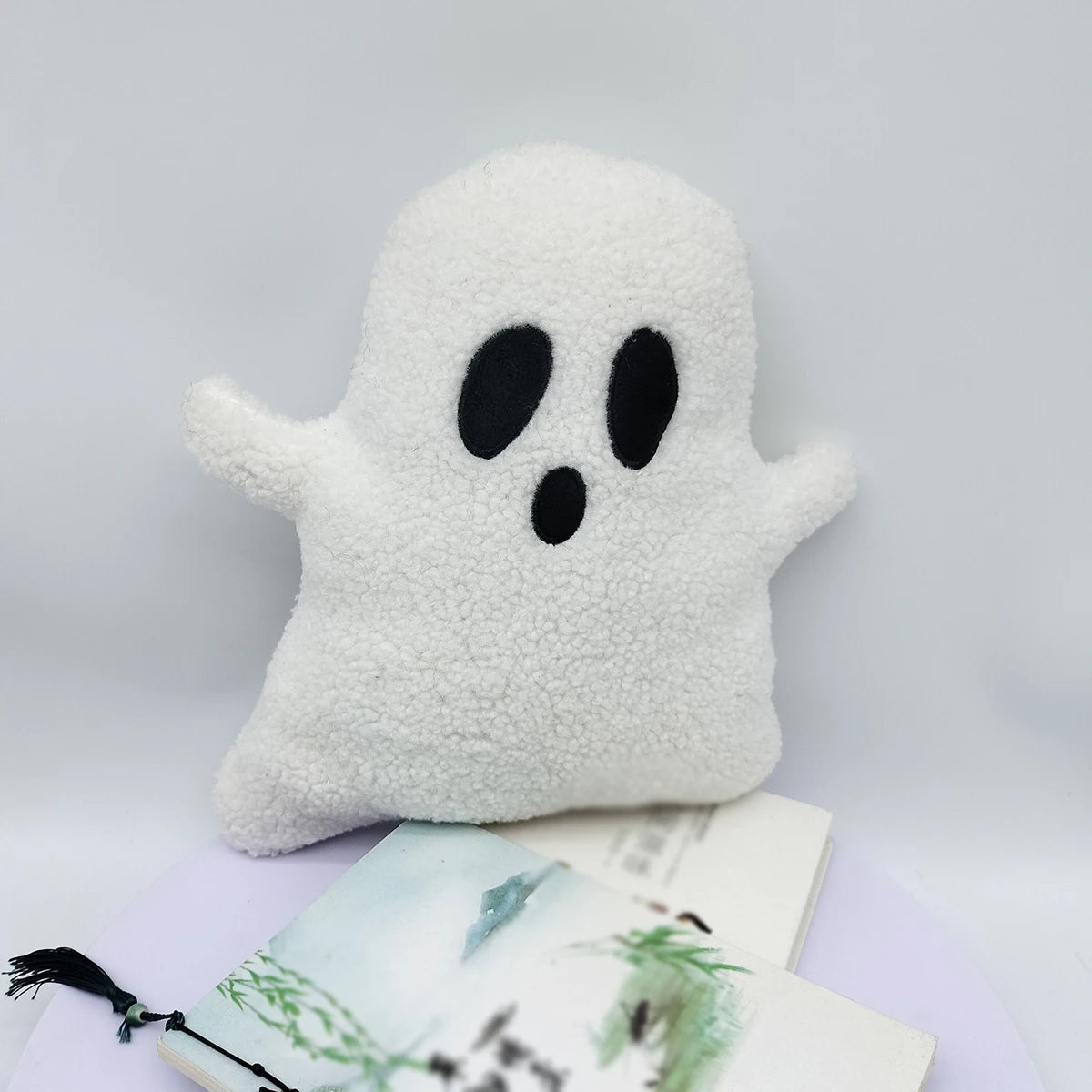 Coussin peluche fantôme Halloween – Doux et câlin
