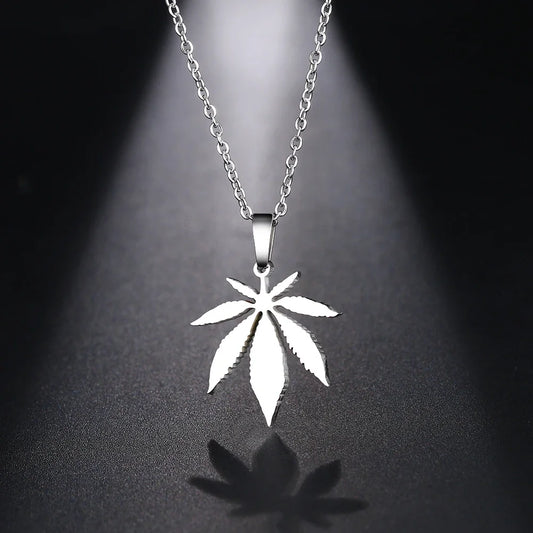 Collier feuille d'érable style coréen acier inoxydable