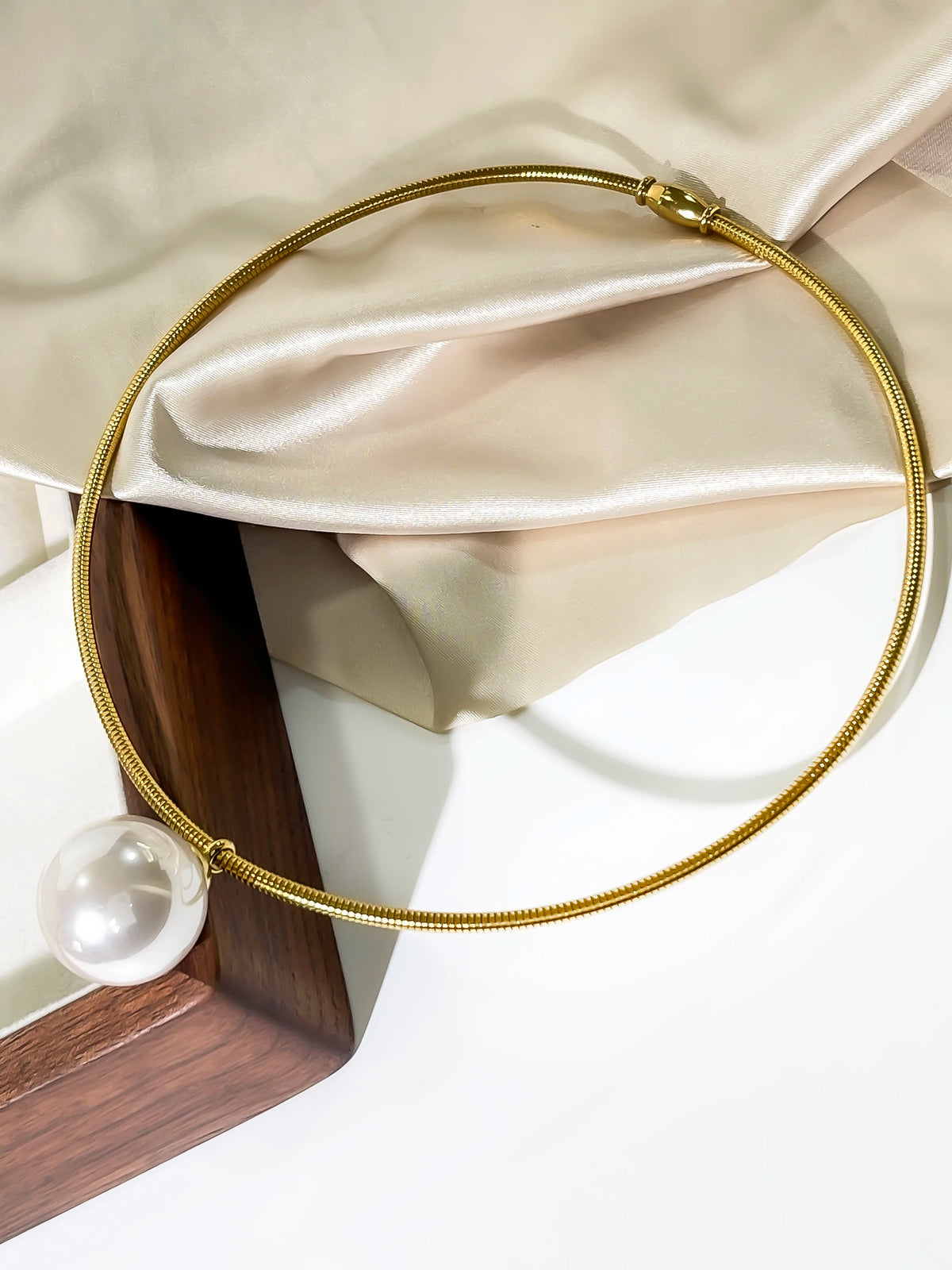 Collier perle boule doré