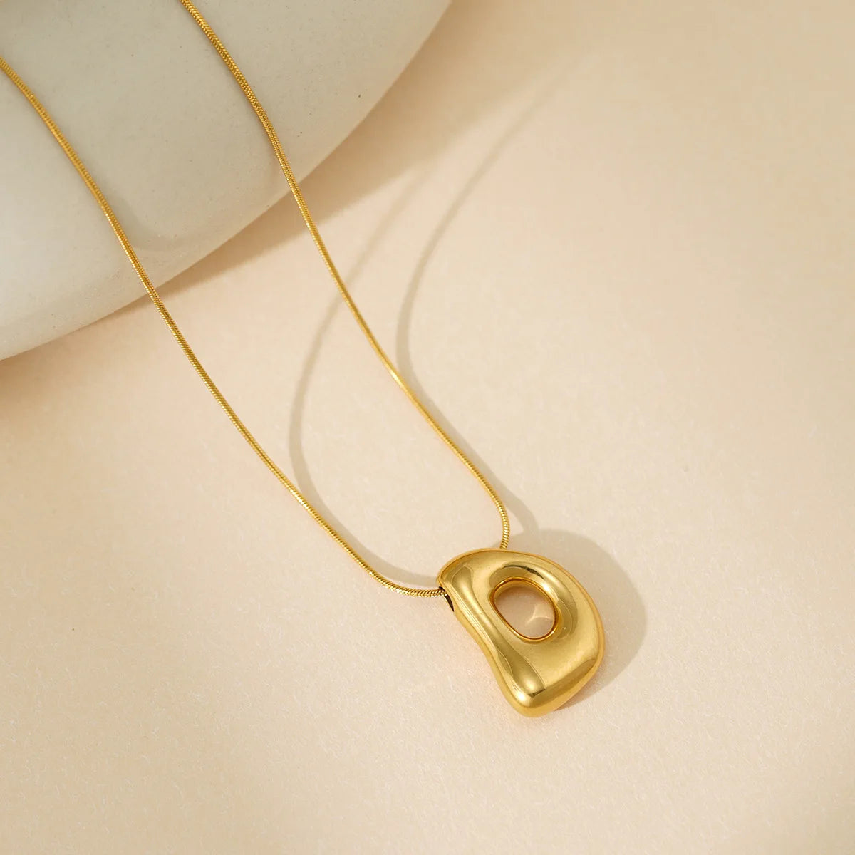 Collier lettre bubble personnalisée doré