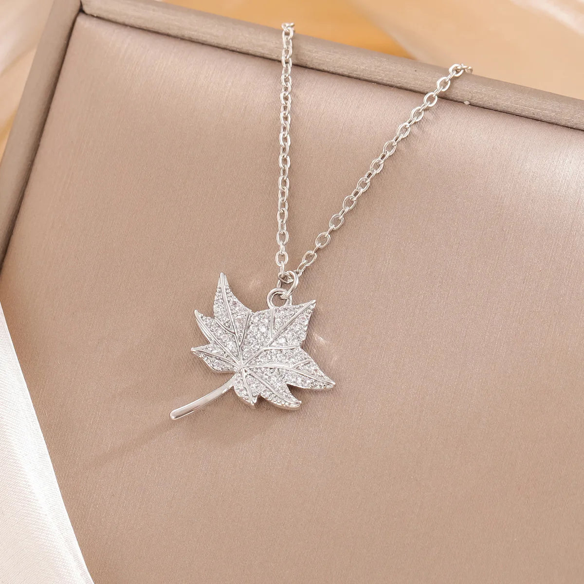 Fashion Temperament Crystal Maple Leaf 925 Sterling Silve Exquisite Pendant Necklaces  XL287