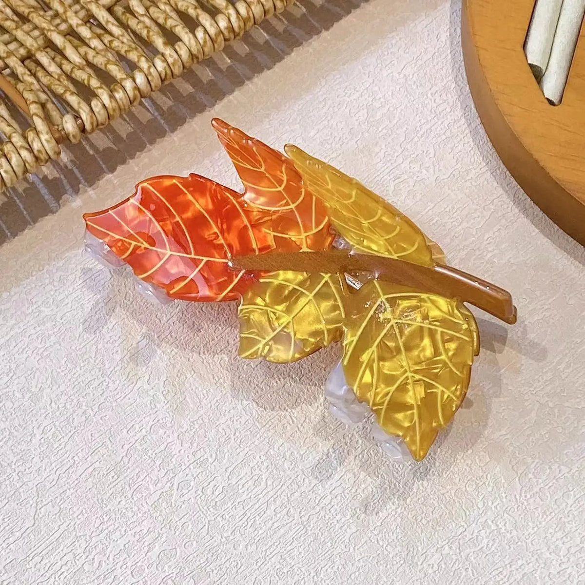 Fashion Maple Leaf Shape Acrylic Hair Clip Claw For Women Girls New Brown Leaves Geometric Hearpin Hair Accessories Tool