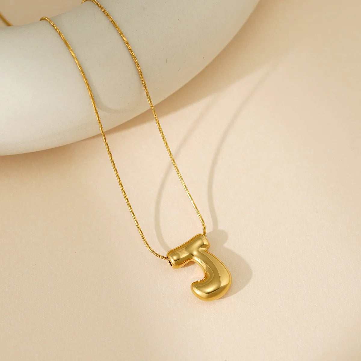 Collier lettre bubble personnalisée doré