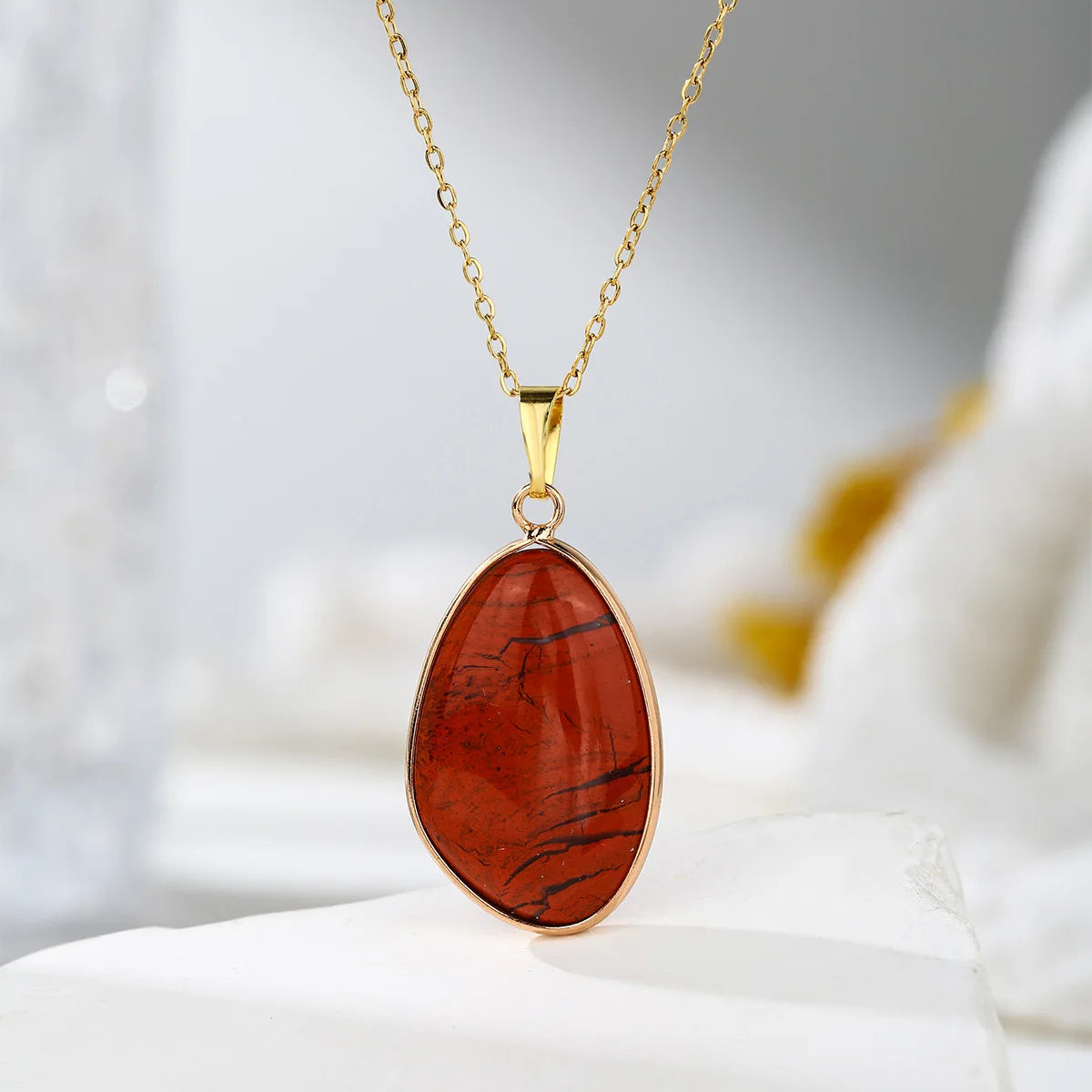 Collier pierre naturelle doré